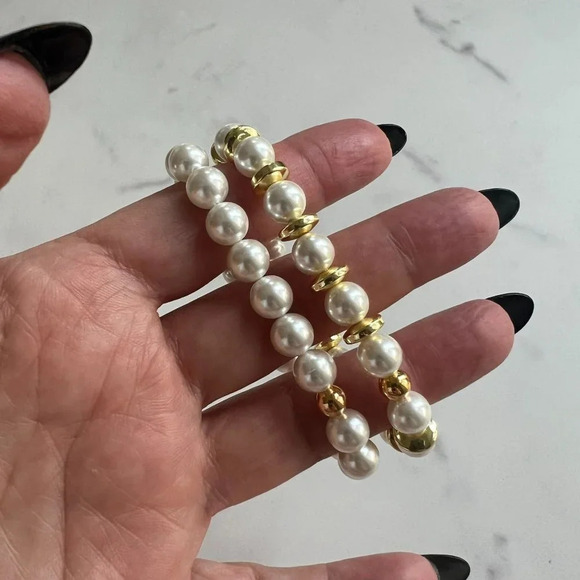 Shell Pearl Stretch Bracelets Set of 2 - Picture 3 of 9